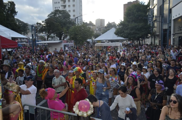 Carnaval de Poços promete alegria e folia com mais de 40 shows   