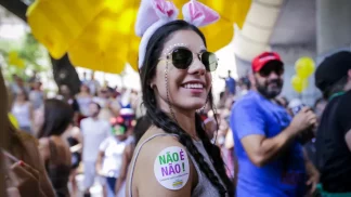 Sete em cada 10 mulheres têm medo de assédio no carnaval
