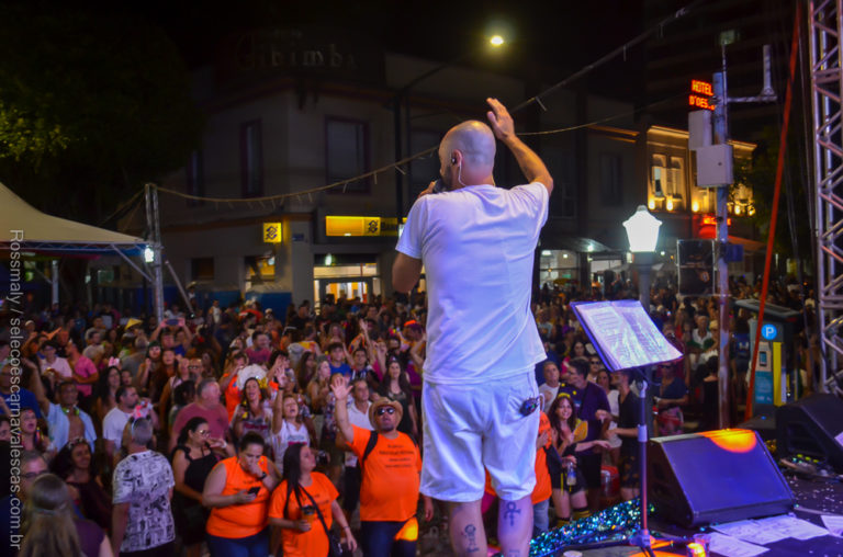 Poços continua com a animação do Carnaval nesta segunda-feira