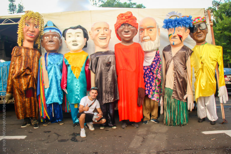 Bonecos e a folia da Charanga nos cliques da Seleções Carnavalescas