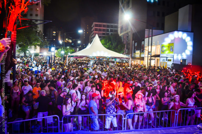 Carnaval é só alegria nas ruas de Poços; confira mais fotos da folia