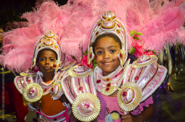 Carnaval em Poços: 60 mil pessoas por dia, 40 shows, 250 artistas pelas praças e ruas