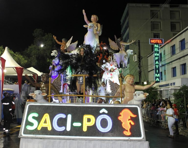 No mês do Carnaval, exposição homenageia os 50 anos de história da Saci-Pô