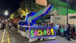 Pré-carnaval leva cores e alegria ao centro de Poços no fim de semana