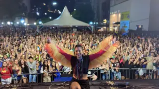 DJ Isadbob anima intervalos no carnaval de Poços com hits atuais e clássicos da folia