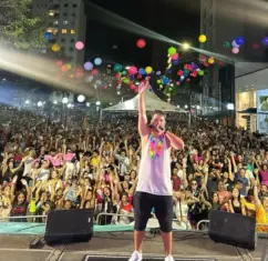 Axé, pop e MPB na voz de João Guilherme neste sábado de carnaval