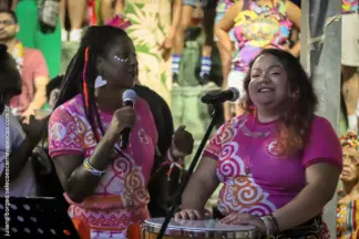 Maracatu Baque Mulher leva ritmo e empoderamento à Arena Cascatinha; Confira as fotos