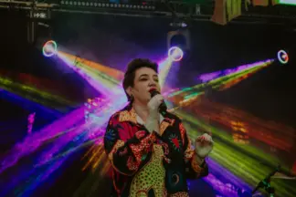 Terça-feira de Carnaval tem axé com Flávia Jorge e banda