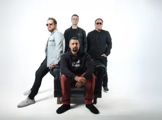 Banda Genes Recessivos celebra o rock no carnaval de Poços